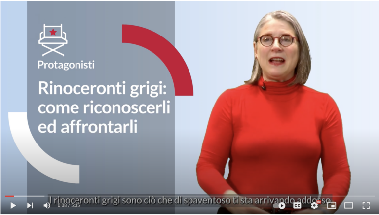 Woman Wwearing glasses speaking on a video titled "Rinoceronti grigi: come riconoscerli ed affrontarli"